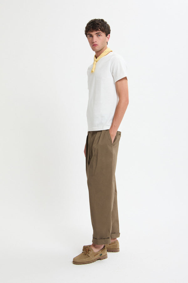 Pantaloni in twill con pinces e gamba affusolata