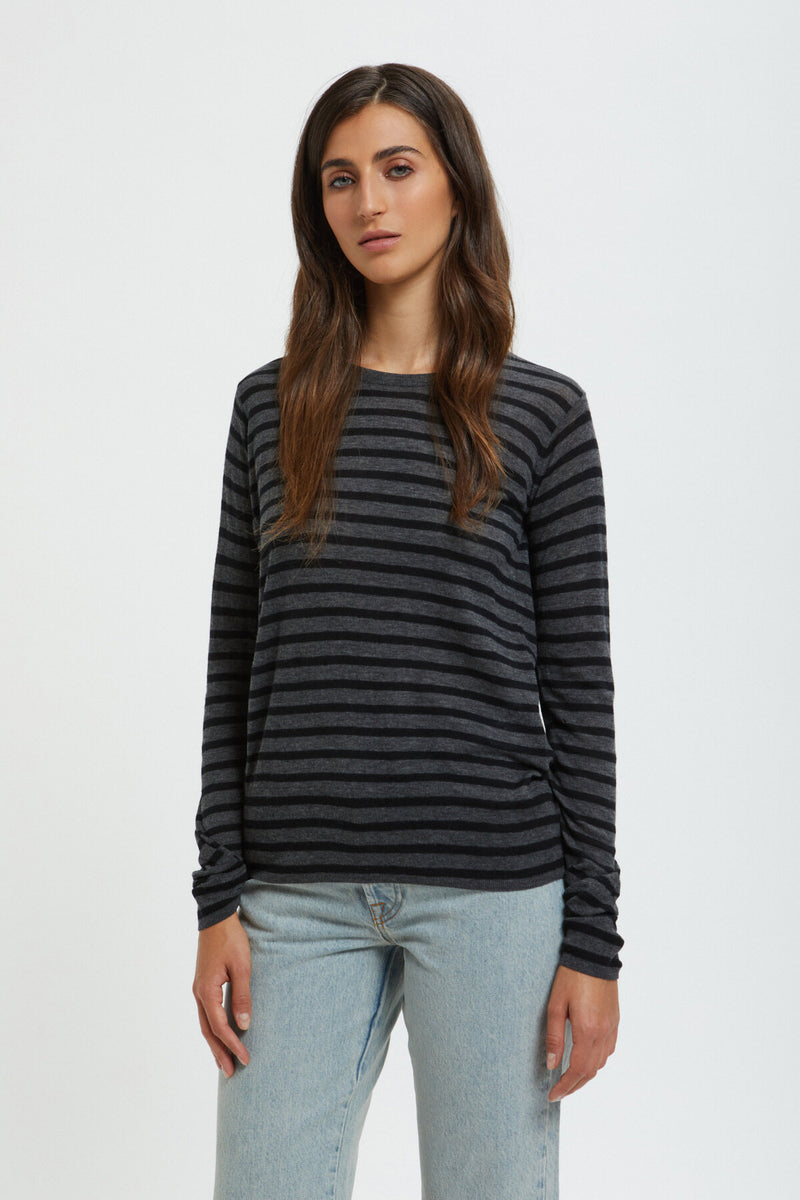 Long-sleeved crew-neck pullover