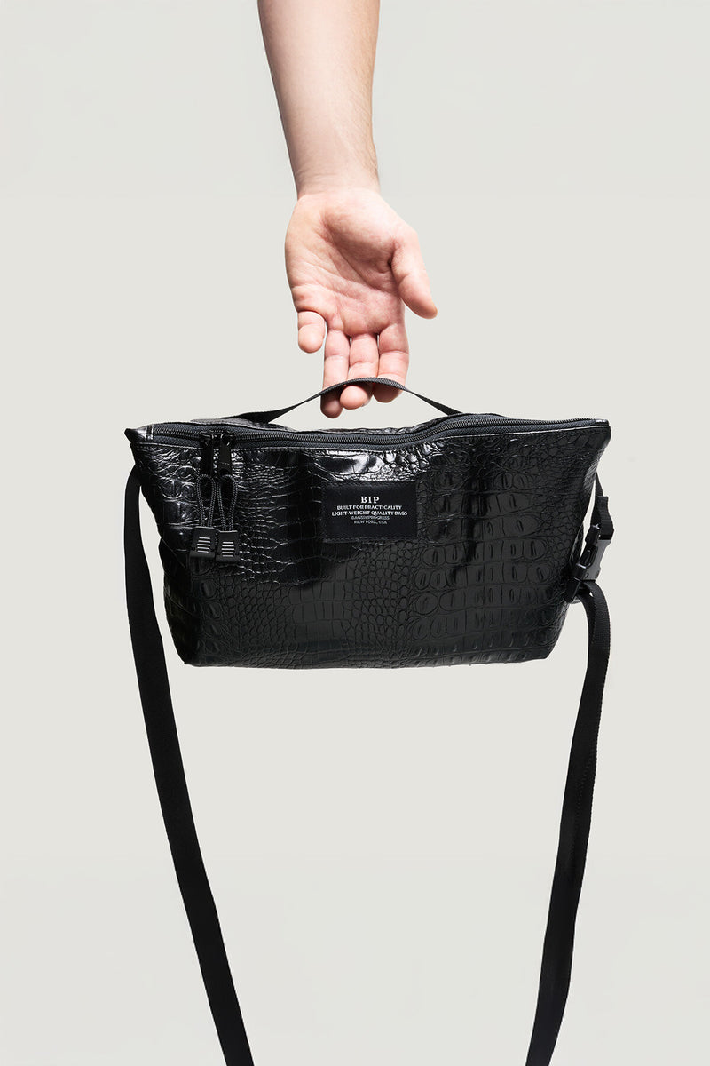 Marsupio a Tracolla Pelle Vegana Nera Effetto Coccodrillo