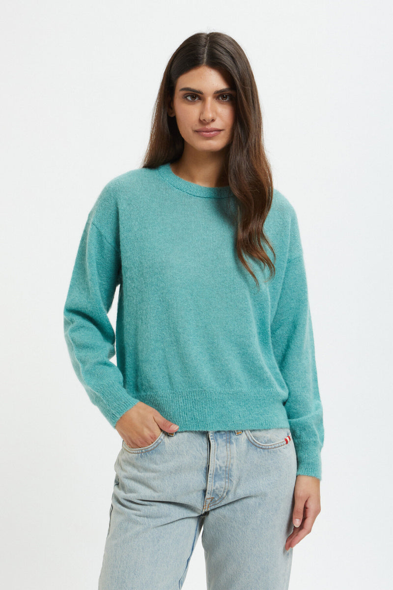 Long-sleeved crew-neck pullover