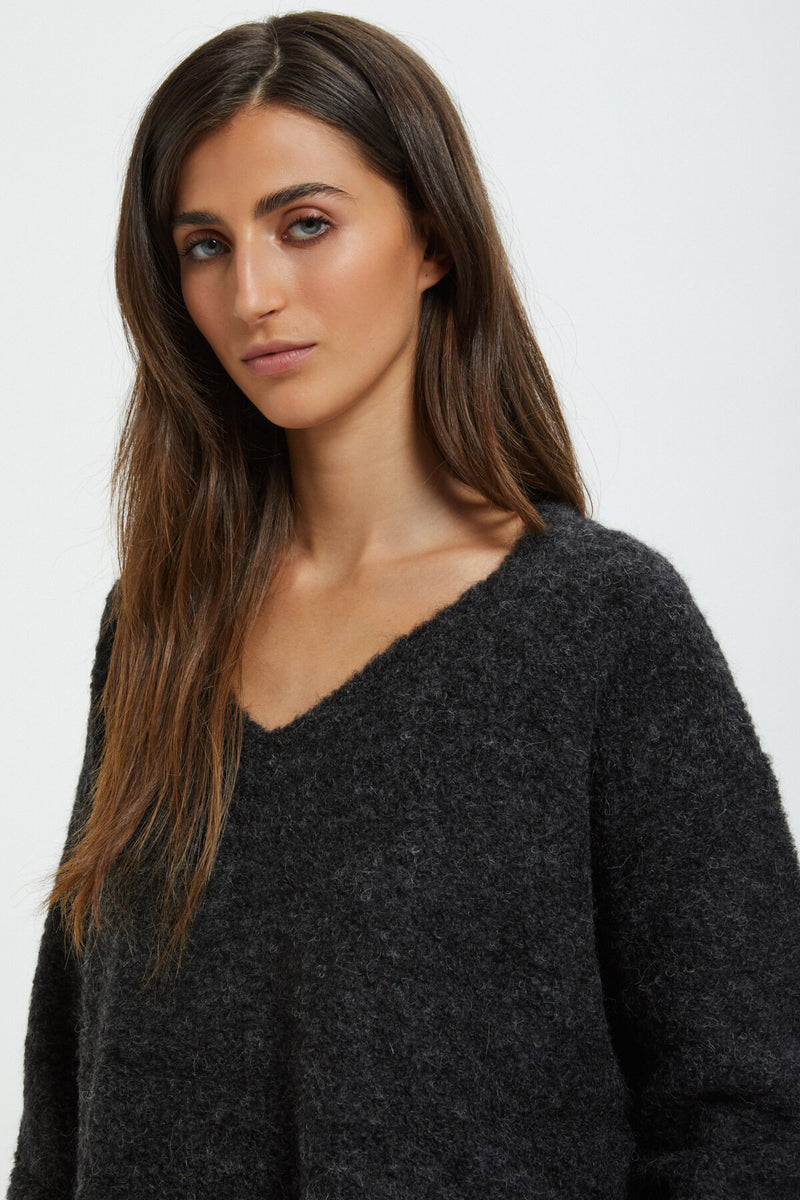 Long-sleeved V Neck pullover