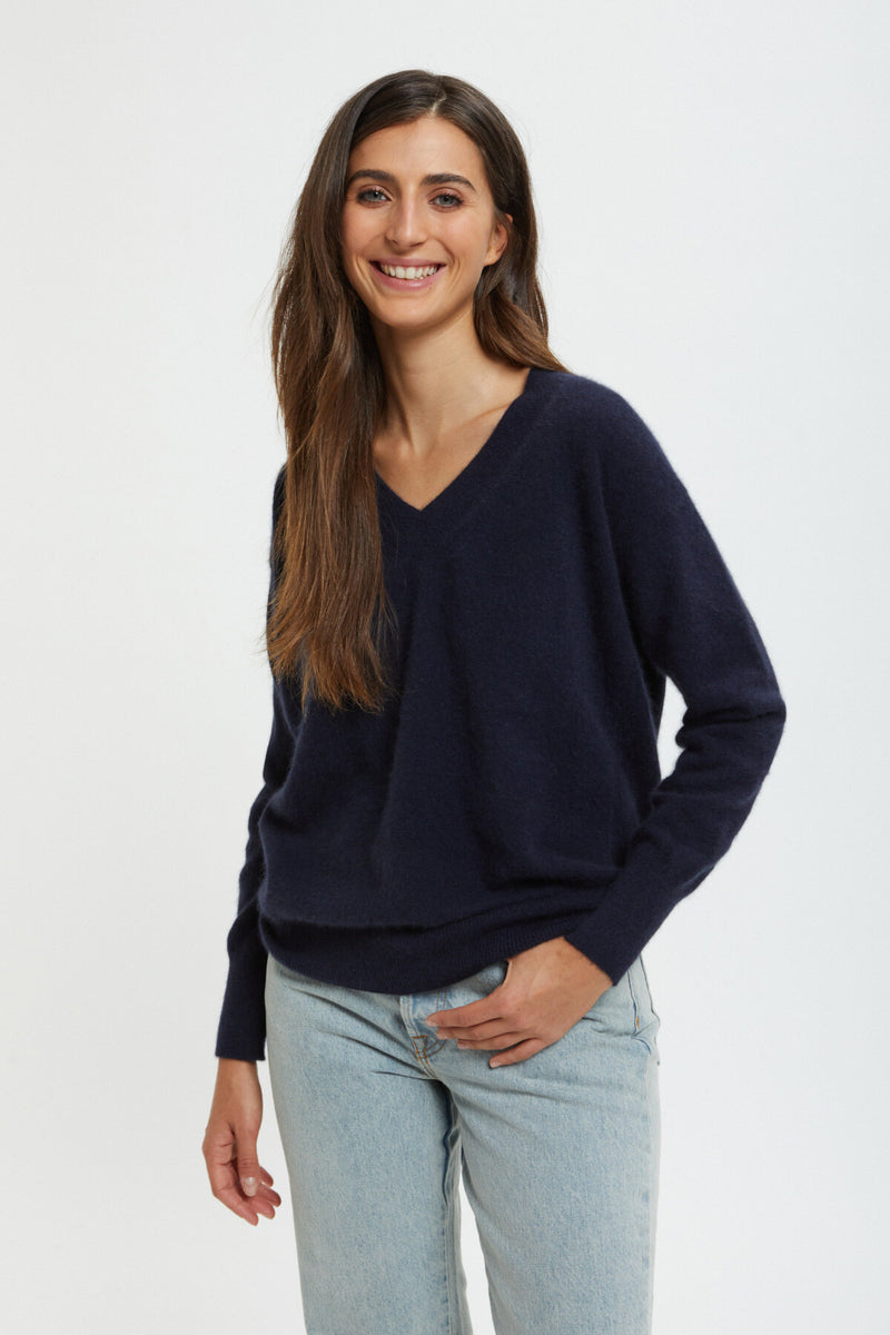 Long-sleeved V Neck pullover