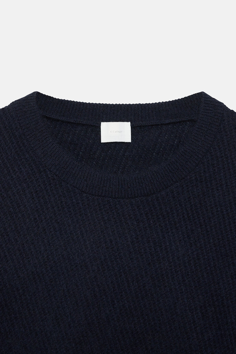 Long-sleeved crew-neck pullover