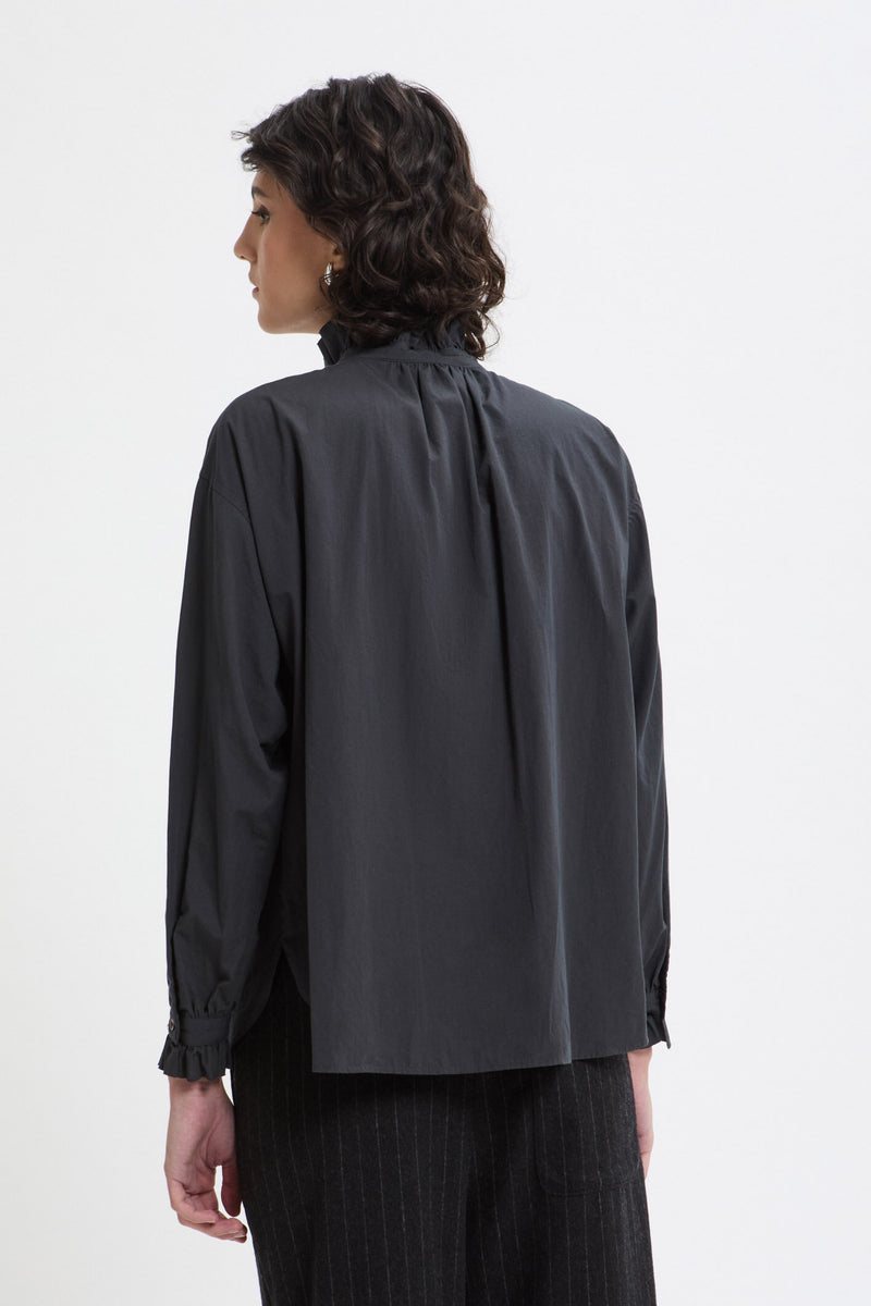 Camicia con collo arricciato