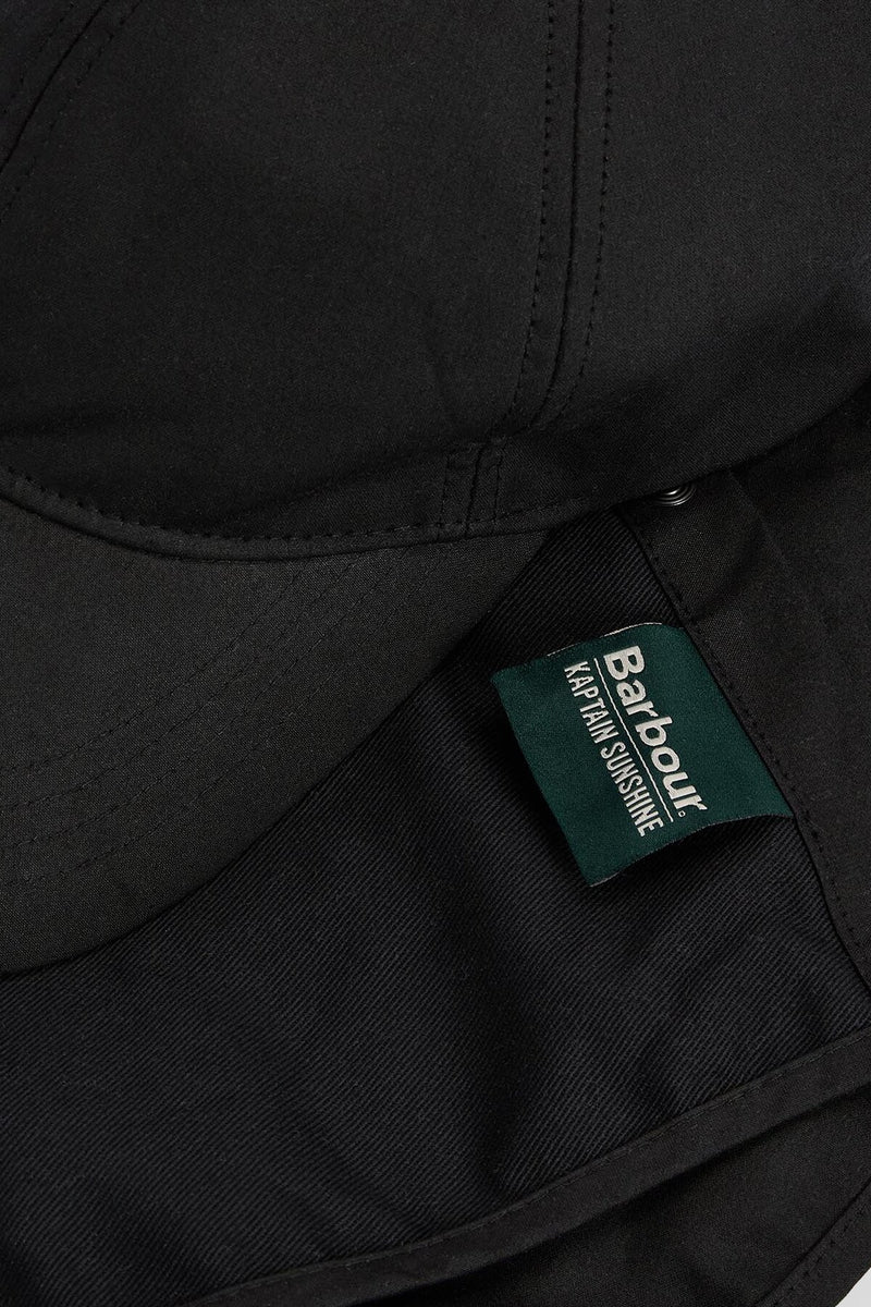 Cappellino con mantellina Barbour x Kaptain Sunshine 
